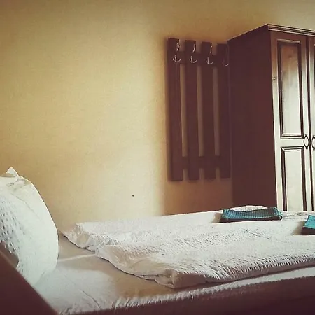 Guest house Airport Karoly Central 75 *