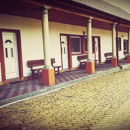 Guest house Airport Karoly Central 75 *